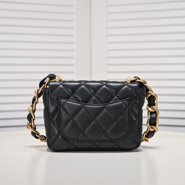 シャネルバッグ側面デザイン